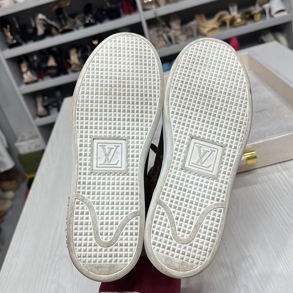 Authentic Louis Vuitton frontrow sneakers - Picture 8 of 10
